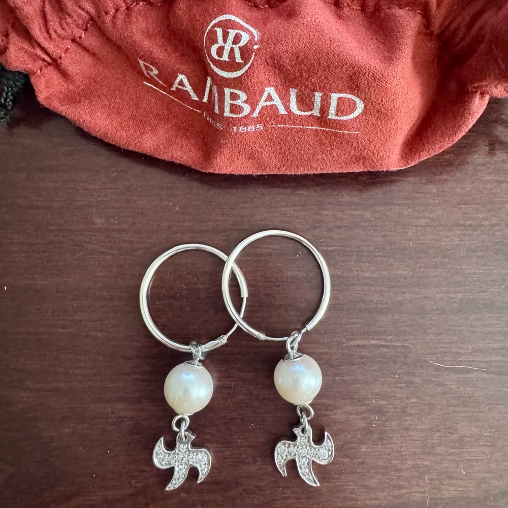 Rambaud Silver Hoop Pearl Earrings with freshwater pearl